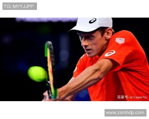 足球巨星挑战素人单挑场面火爆，实力差距悬殊引发热议