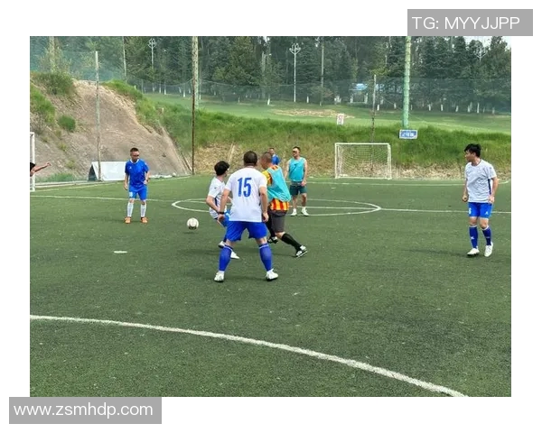 球星展现力量美学肌肉与足球激情碰撞震撼绿茵 球星展现力量美学肌肉与足球激情碰撞震撼绿茵